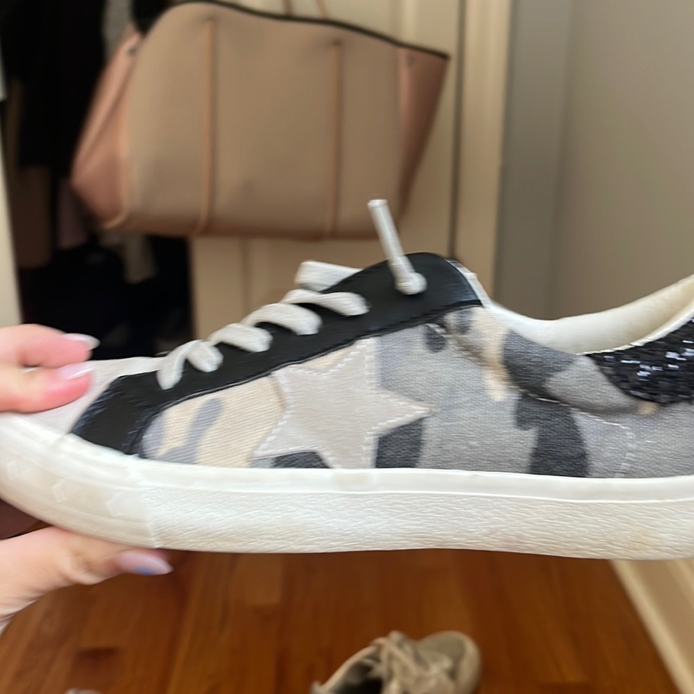 Womens vintage Havana sneaker! Worn only a few times